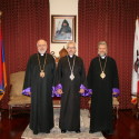 Առաջնորդ Սրբազանը Ընդունեց Տ. Օշական եւ Տ. Բաբգէն Սրբազաններուն Այցելութիւնը