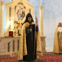 Առաջնորդ Սրբազանը Հանդիսապետեց Կլենտէյլի Ս. Աստուածածին Եկեղեցւոյ Ս. Պատարագին – Աւագութեան Տիտղոս Արժ. Տ. Կոմիտաս Քհնյ. Թորոսեանի – Սրբոց Թարգմանչաց Տօնակարութիւն