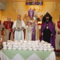 Եպիսկոպոսական Ս. Պատարագ, Պատաղօրհնէք եւ Ուրարի Տուչութիւ Նորթ Հոլիվուտի Եկեղեցւոյ 10-Ամեակին Առիթով